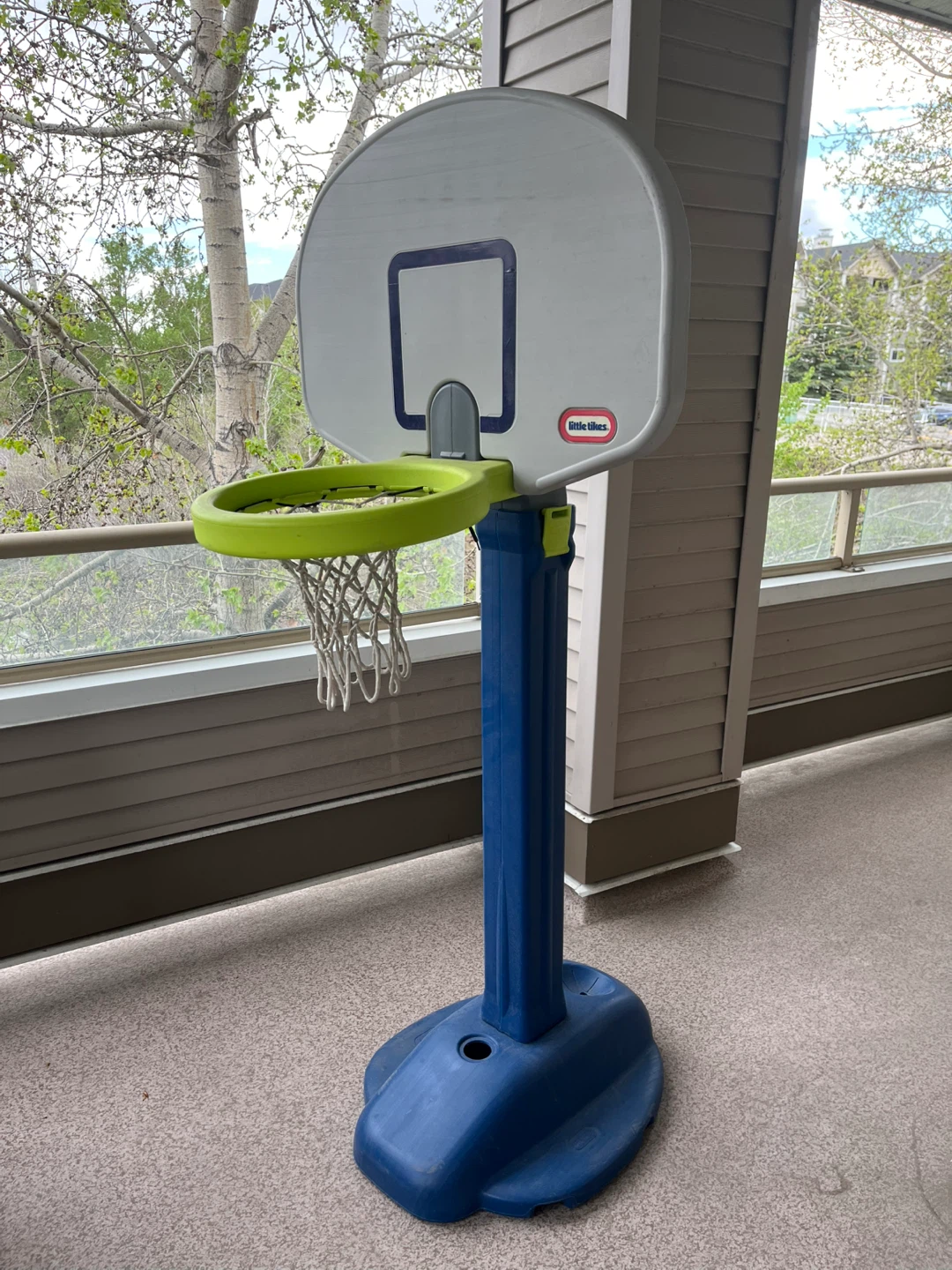 Little Tikes Adjustable Basketball Hoop