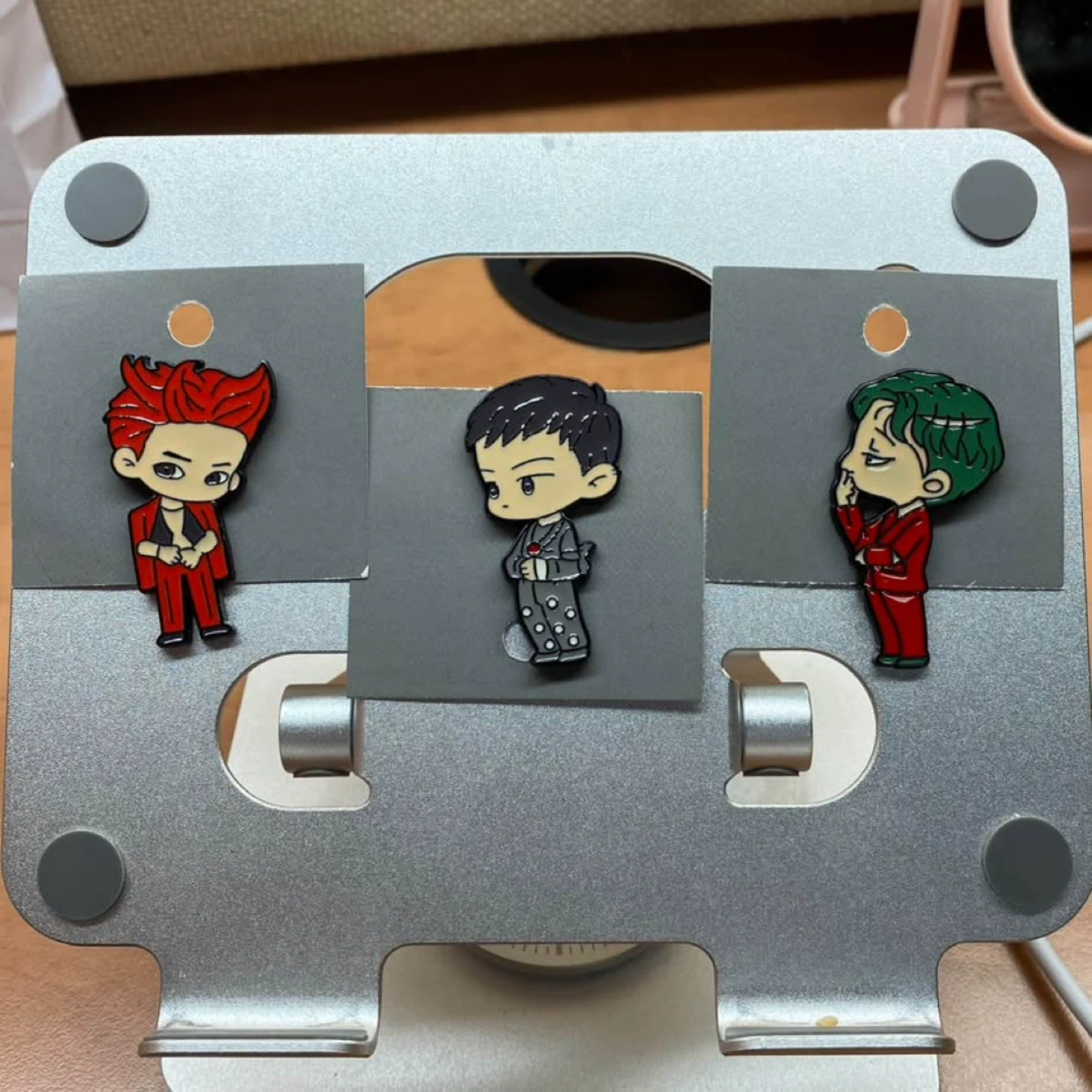 EXO obsession pin