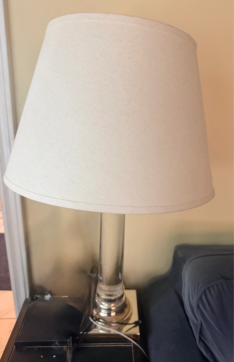 Pair (2) Clear Column Table Lamps w/  Beige Shade - photo 2