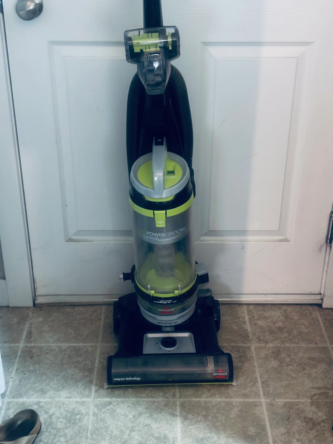 Bissell Powergroom Swivel Pet Vacuum - photo 2