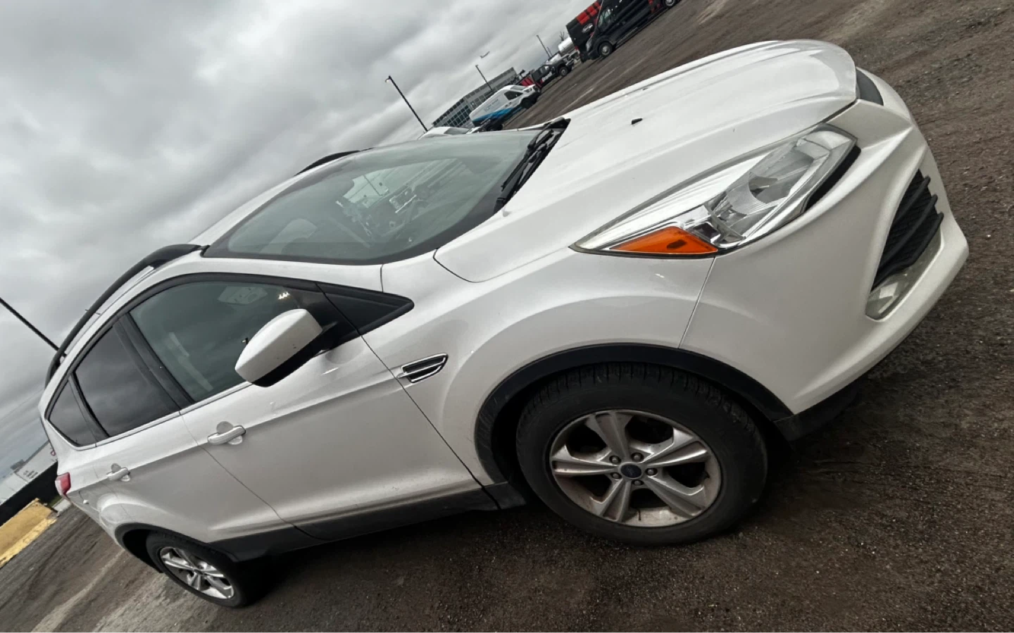 Excellent Condition AWD 2015 Fully Loaded Ford Escape - photo 3
