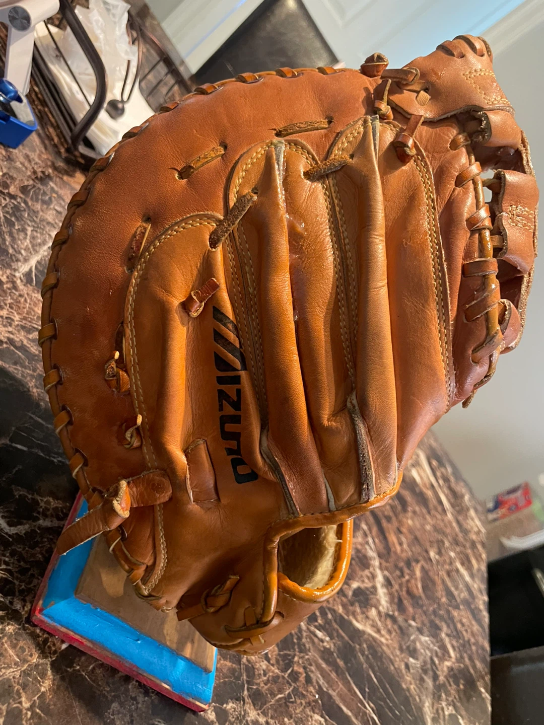 Mizuno Full Grain Leather Baseball Glove