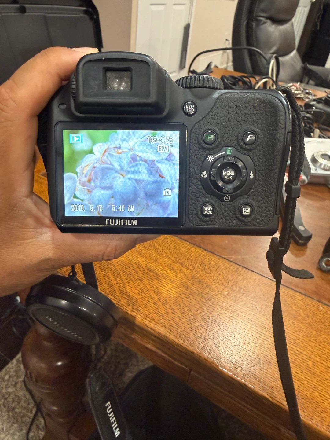Fujifilm FinePix S2000HD Digital Camera - photo 4