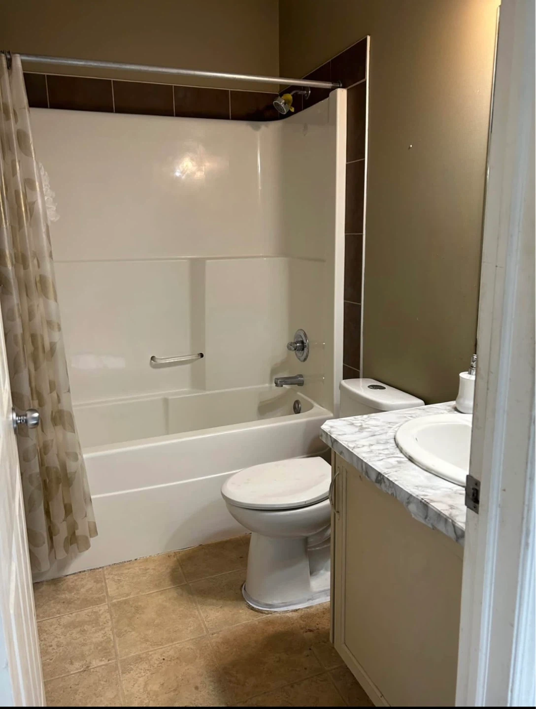 🏡 Big Private Master Bedroom for rent - photo 4