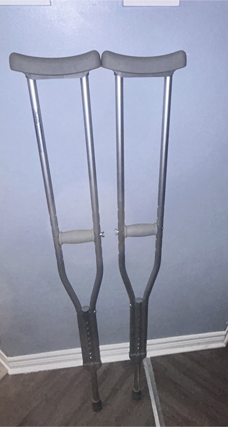Avantia Adjustable Crutches