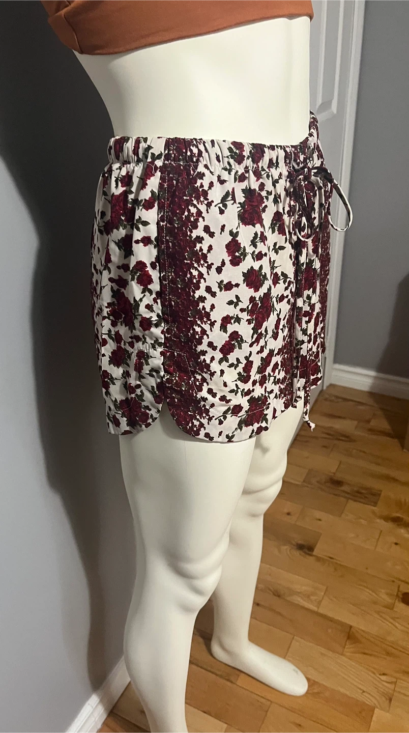 UK2LA Floral Shorts - Size S/P - photo 3