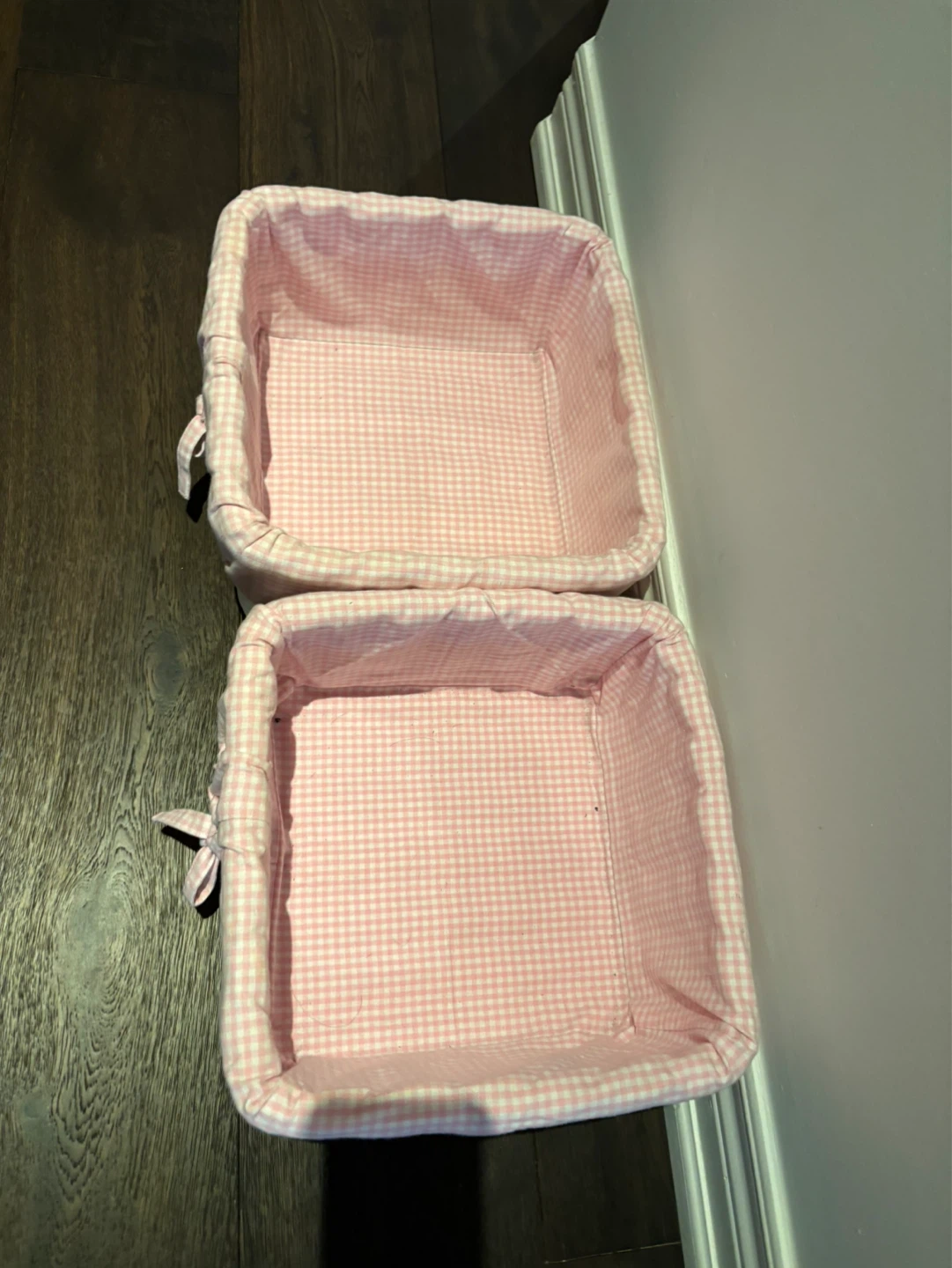 A set of 2 white wicker baskets with pink gingham liner - photo 3
