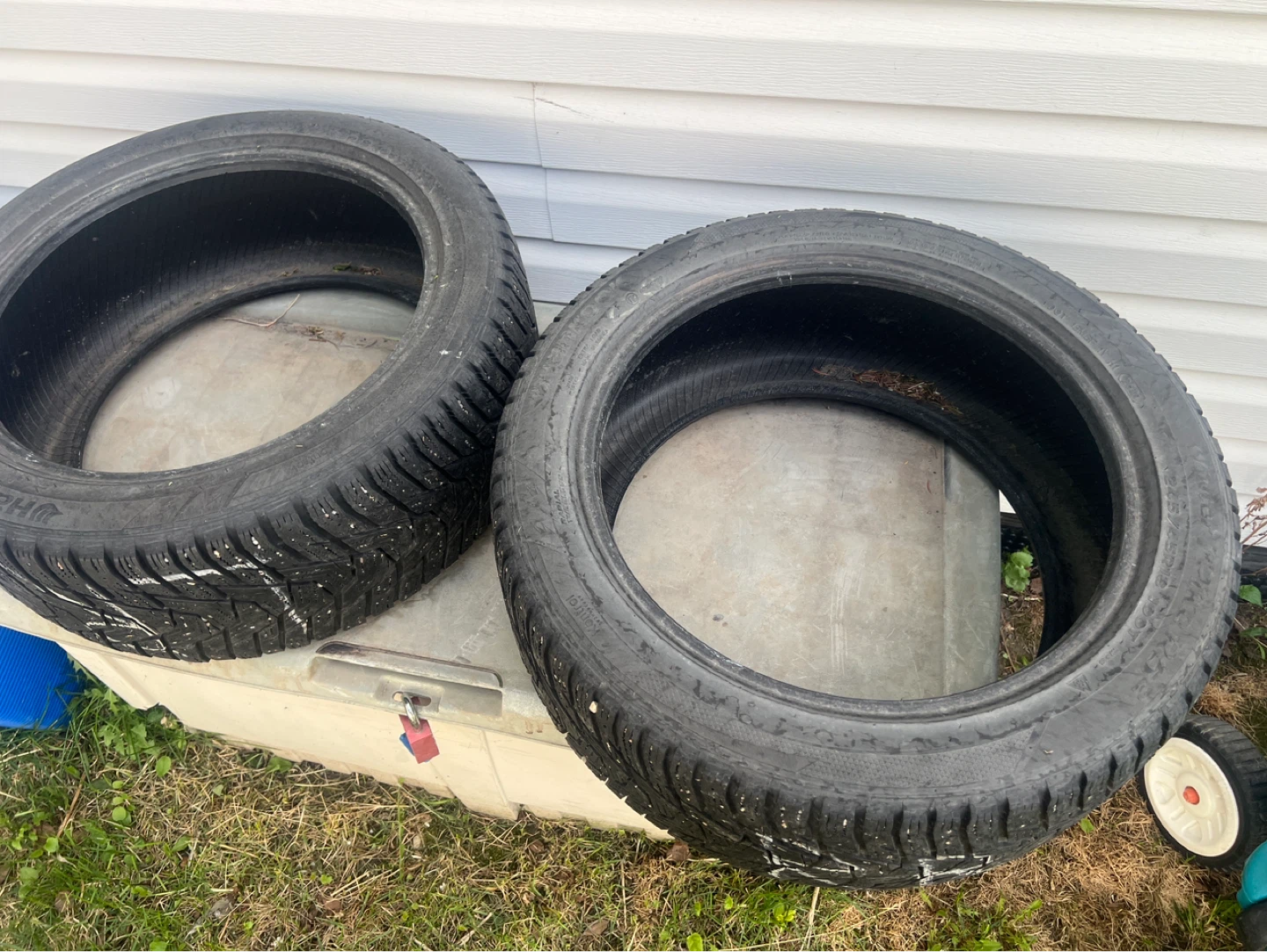 Hankook Winter Tires 245/45R18