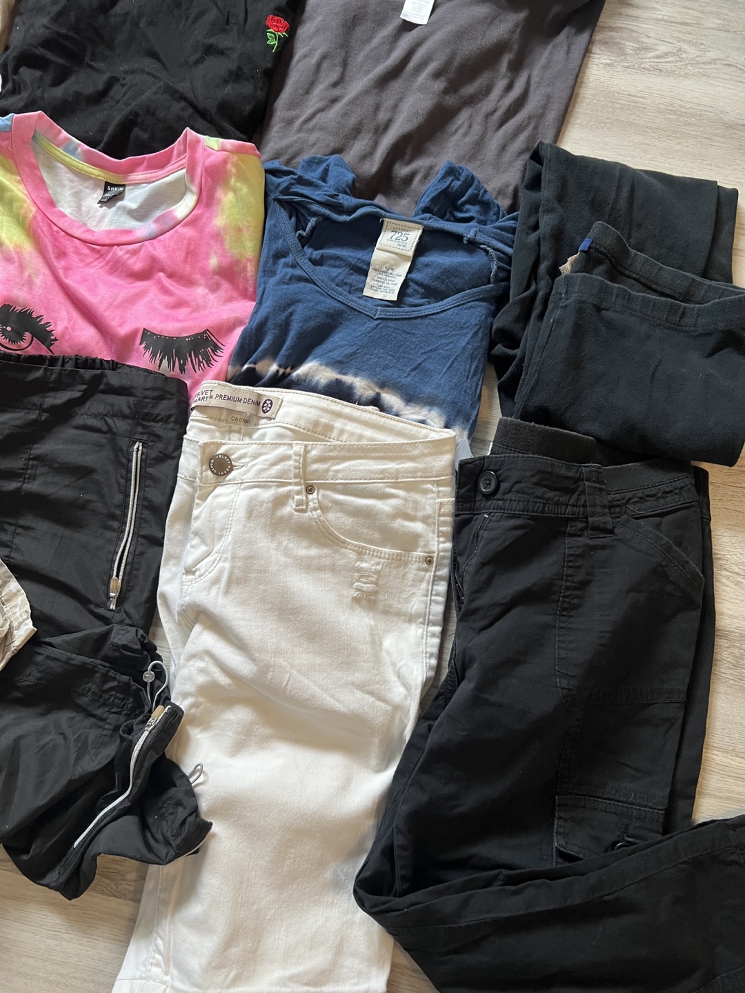 Bundle of Women's Clothing - photo 2
