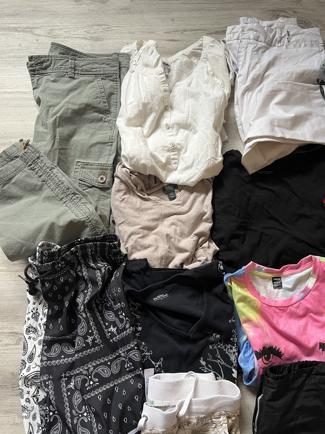 Bundle of Women's Clothing - photo 4