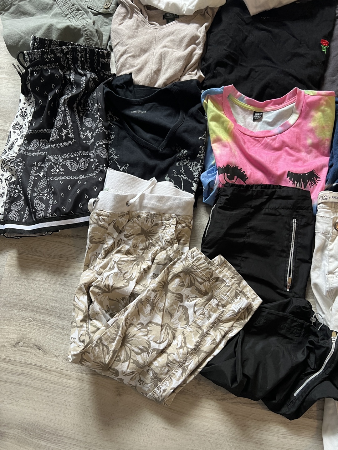 Bundle of Women's Clothing - photo 3