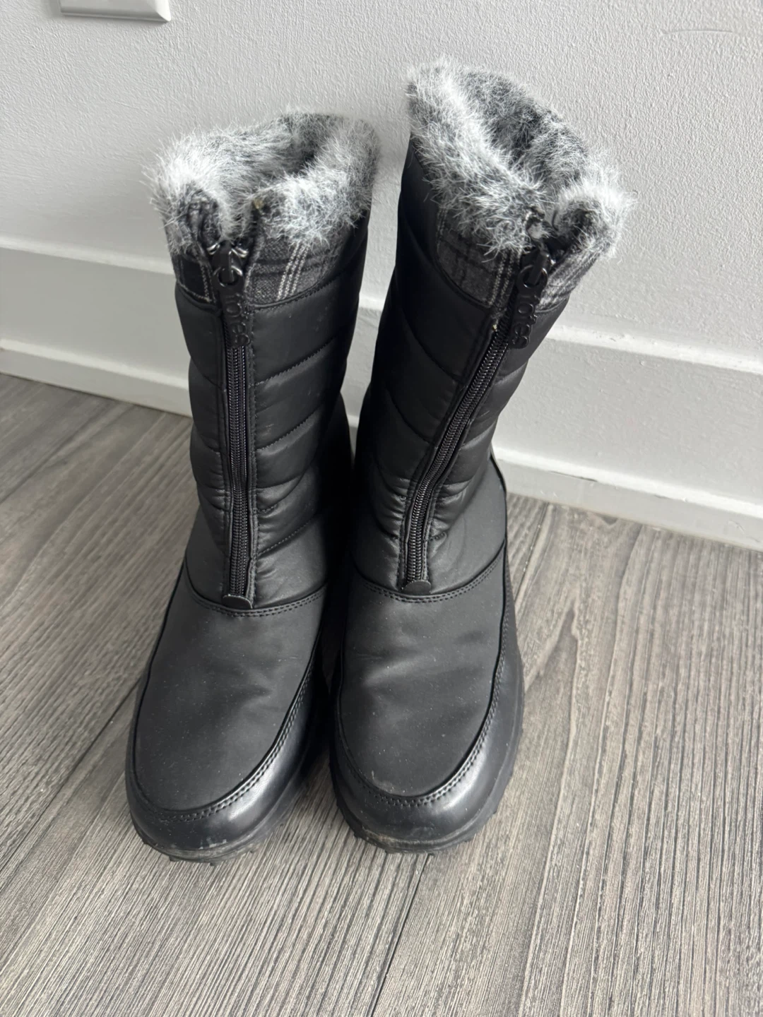 Totes Black Puffer Winter Boots - Size 11M