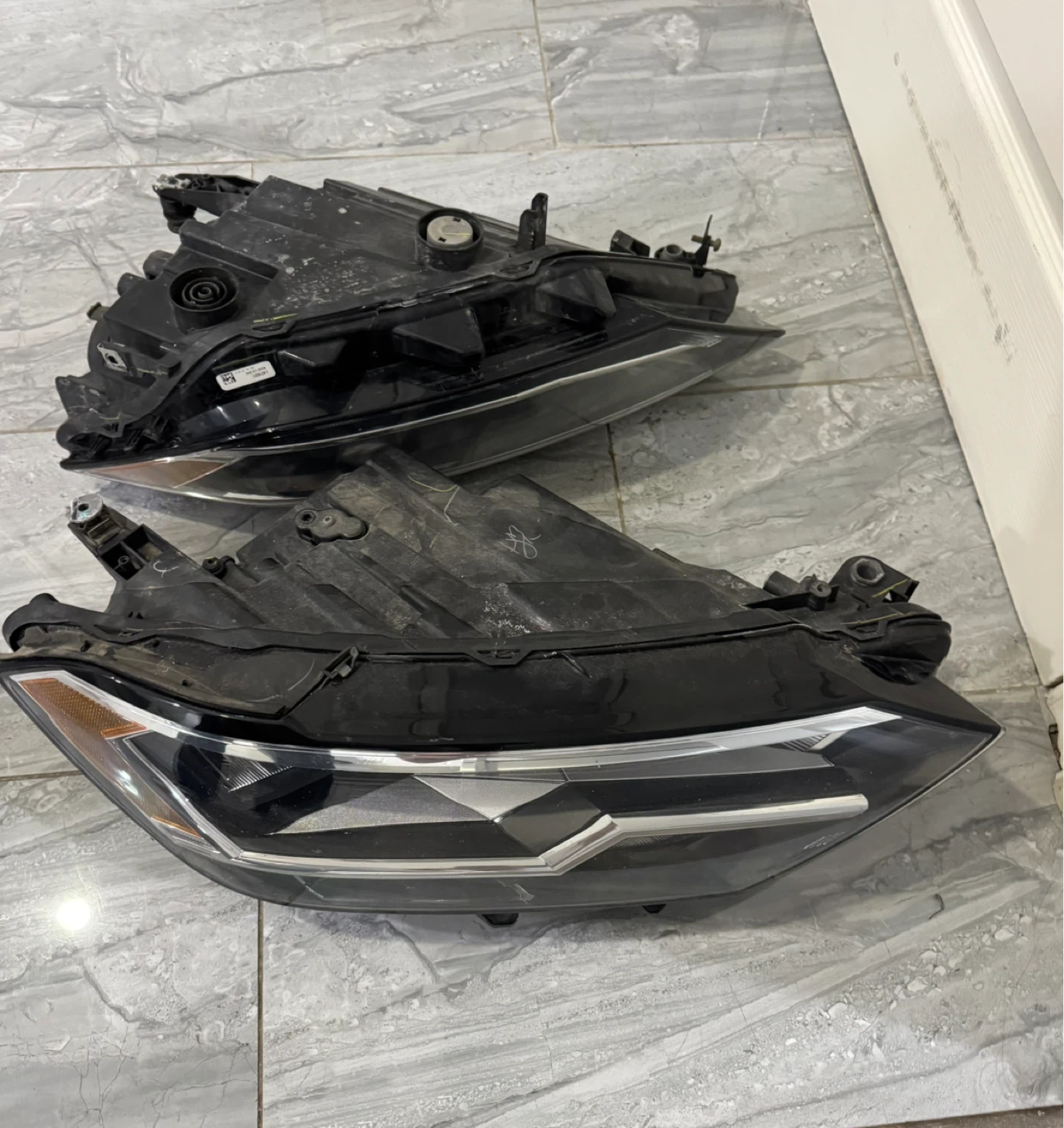 Volkswagen Jetta Headlights (Pair) - photo 2