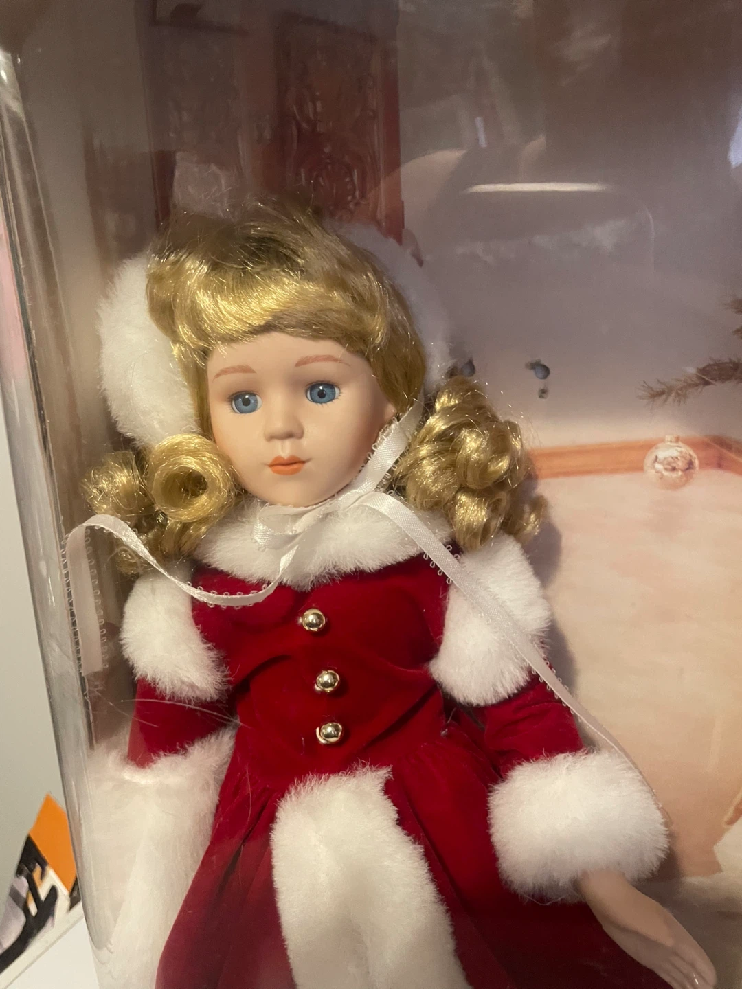 Christmas Treasures Genuine Porcelain Doll - photo 2