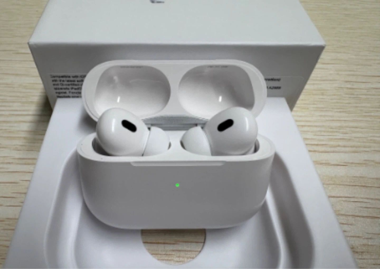 Apple AirPods Pro (2nd generation) with MagSafe Charging Case - photo 3