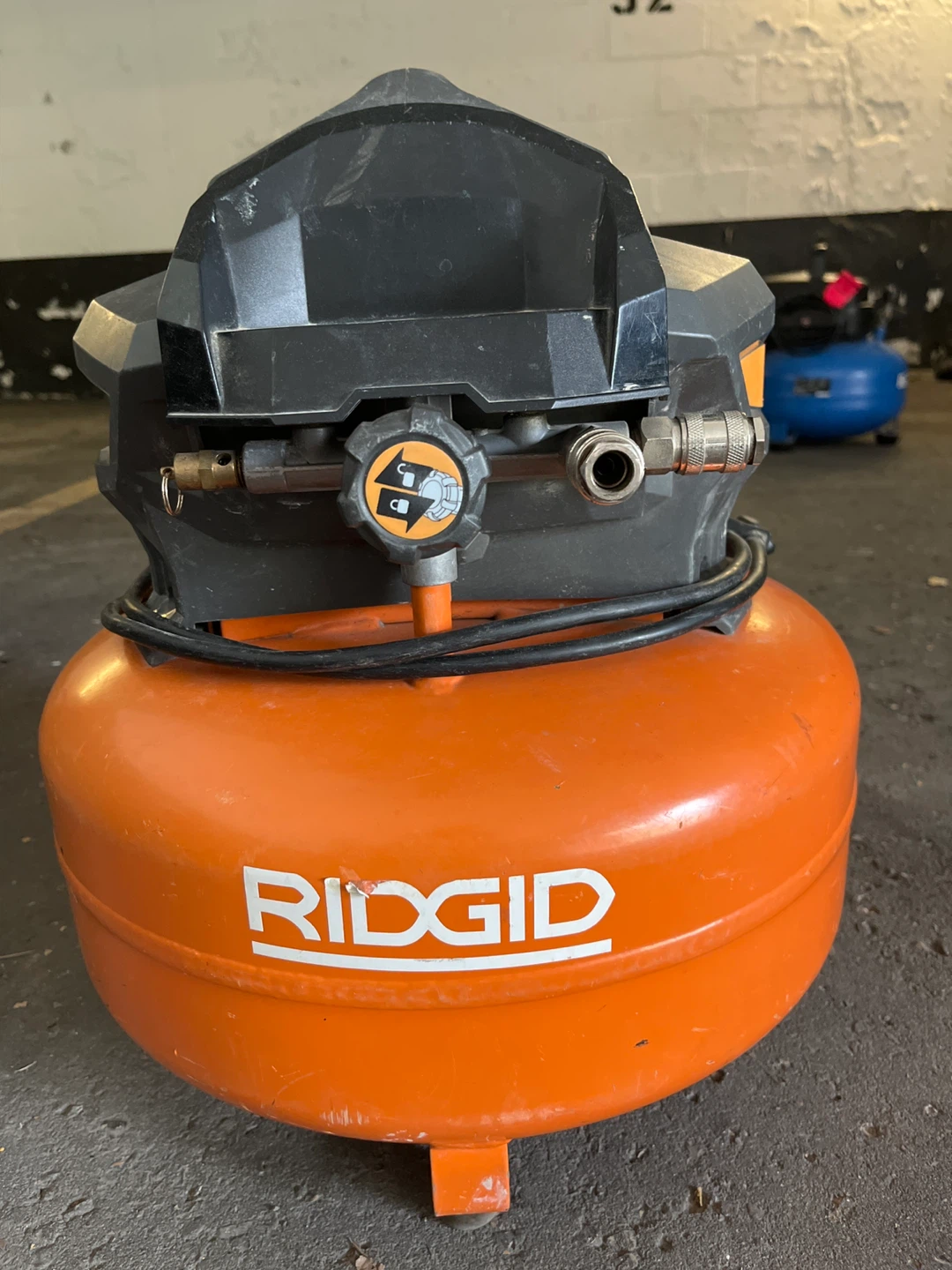 RIDGID 6 Gallon 150 PSI Air Compressor - photo 2