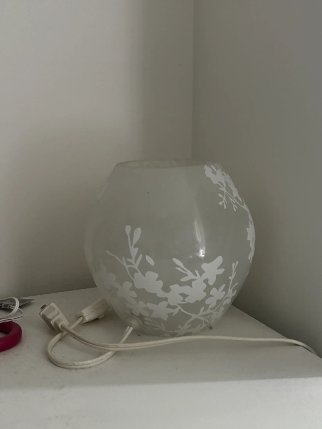 [IKEA] Frosted glass table lamp with floral design