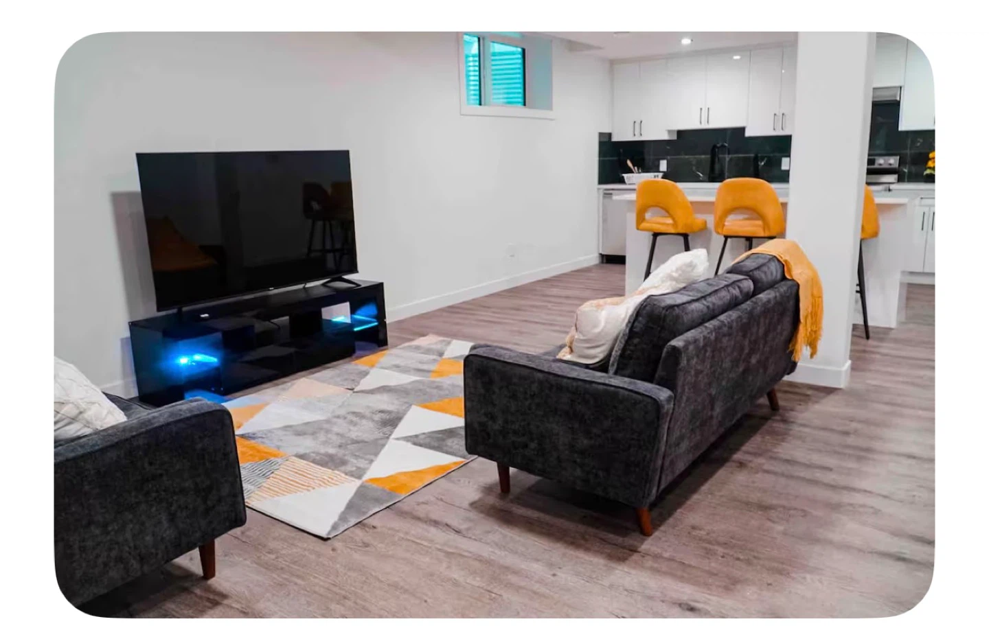 2Bedroom 1 Bath Fully Furnished Basement Apartment for Rent - photo 3