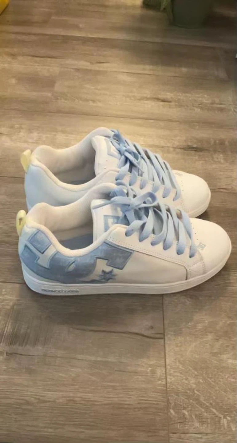 DC Shoes Court Graffik White/Pastel Blue Chunky Skate Size(7.5L)