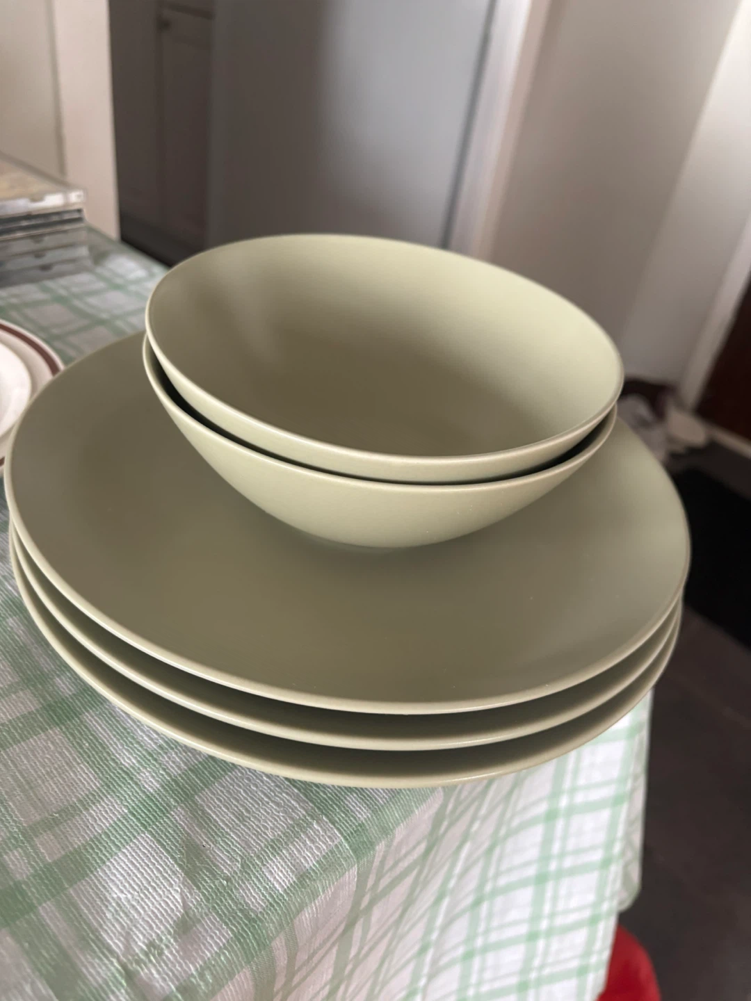 IKEA Dining Set - 4 Plates, 2 Bowls - photo 2