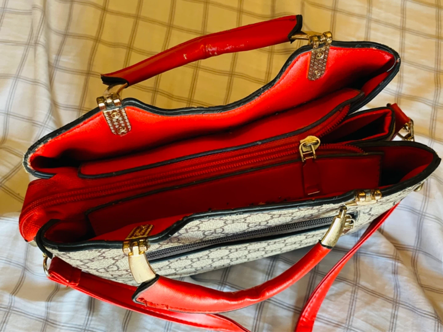 Women's Handbag with Red Accents - photo 4