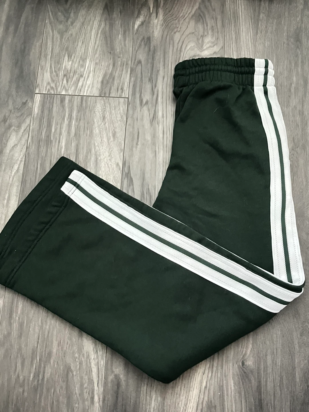 Green Athleisure Wide Leg Sweatpants | Women - photo 3