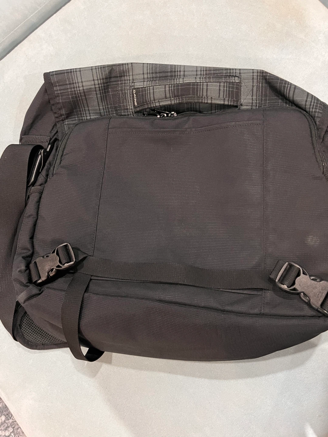 Dakine 15” Messenger Bag Travel Laptop Carry-on - photo 4
