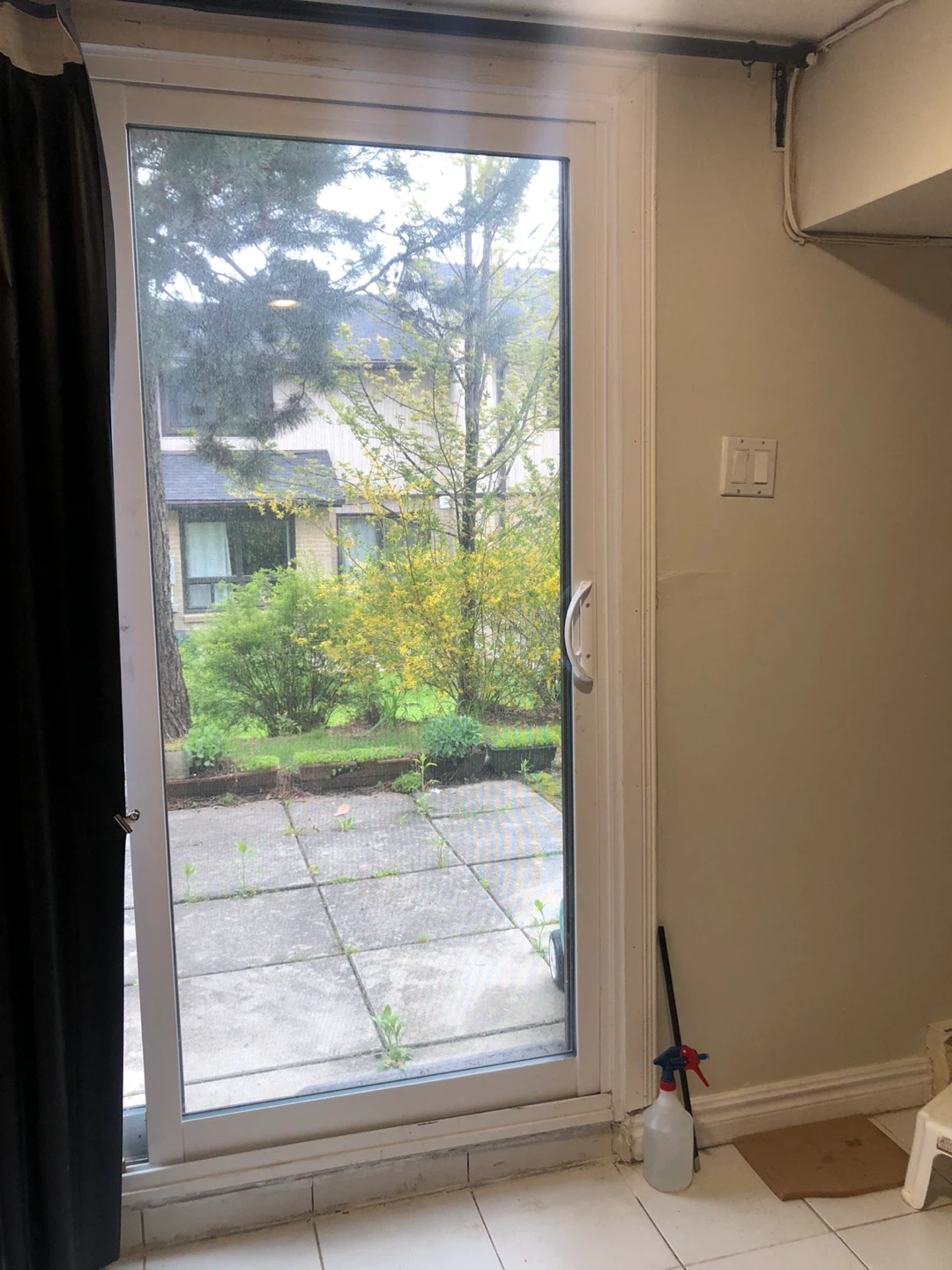 400 feet walkout basement apartment to rent