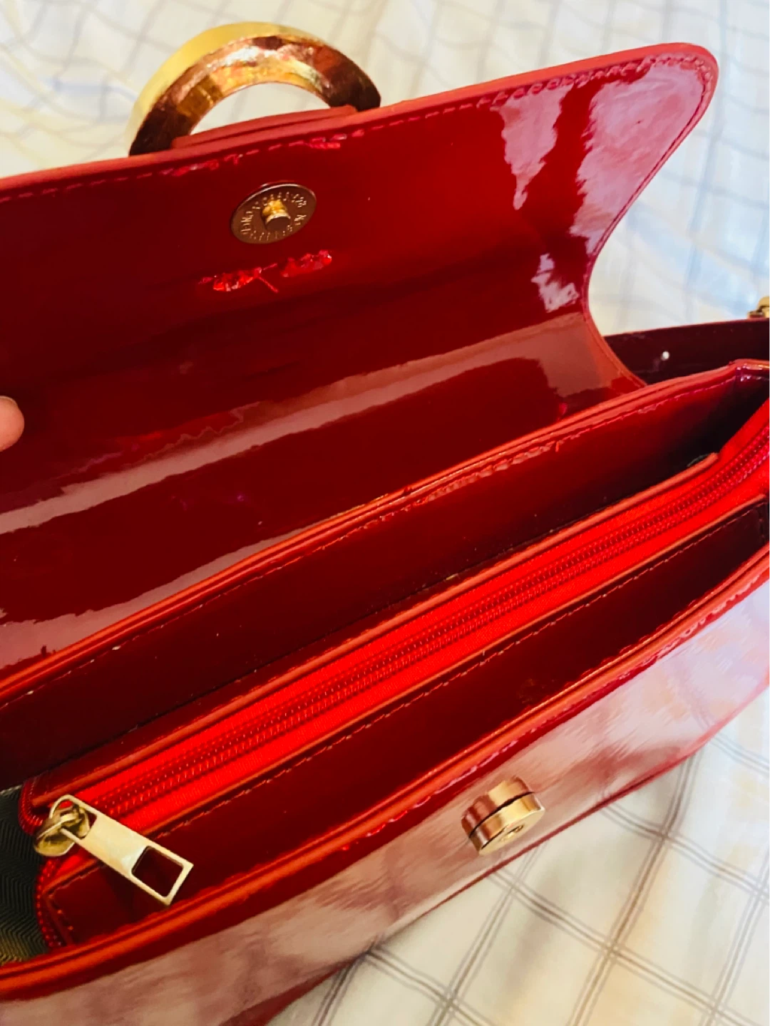 Red patent leather shoulder bag - photo 4