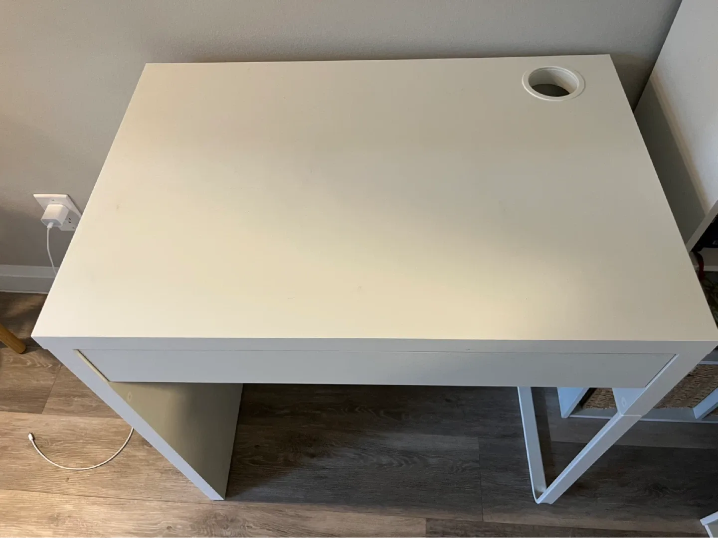 White IKEA MICKE Desk - photo 2