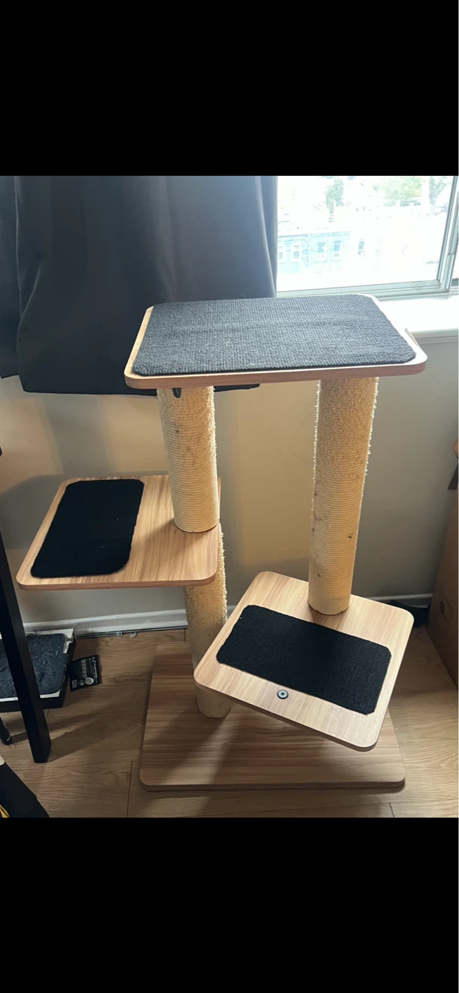 Heavy Cat Tree with Scratching Posts 40”H base is 25”