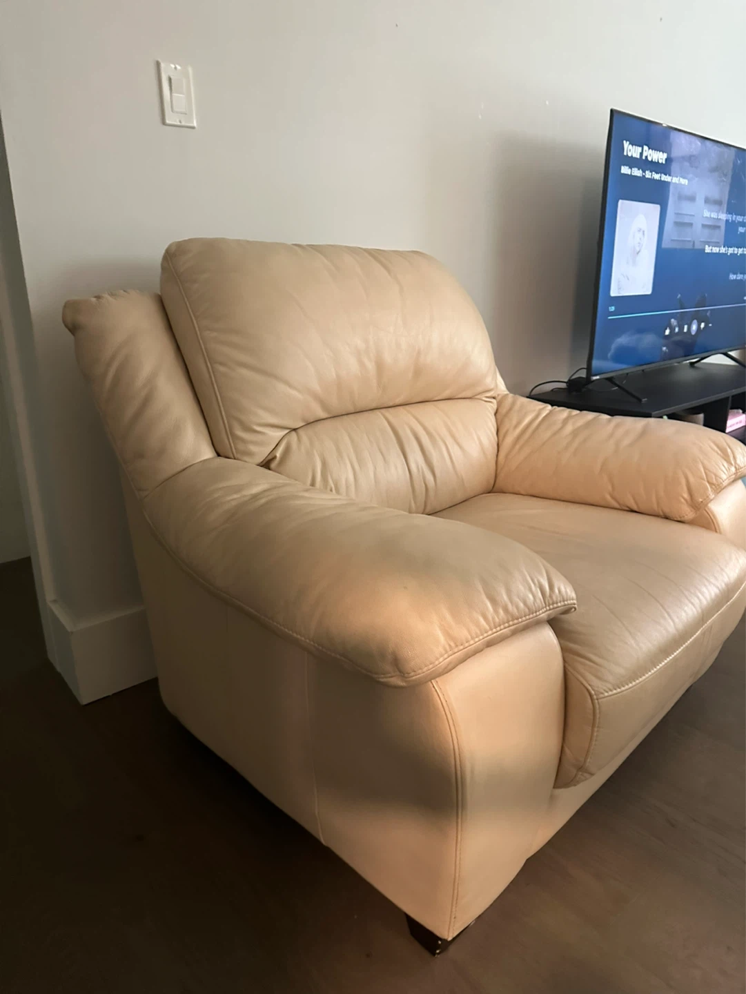 Cream Leather Sofa and Recliner Set - photo 2