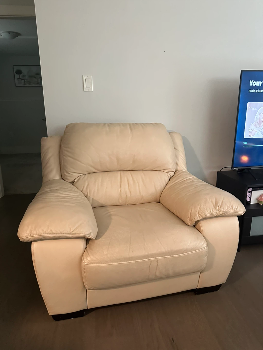 Cream Leather Sofa and Recliner Set