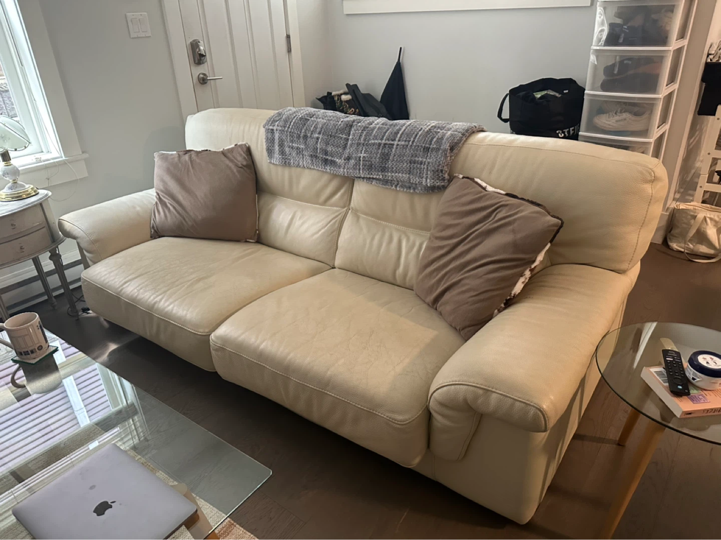 Cream Leather Sofa and Recliner Set - photo 3