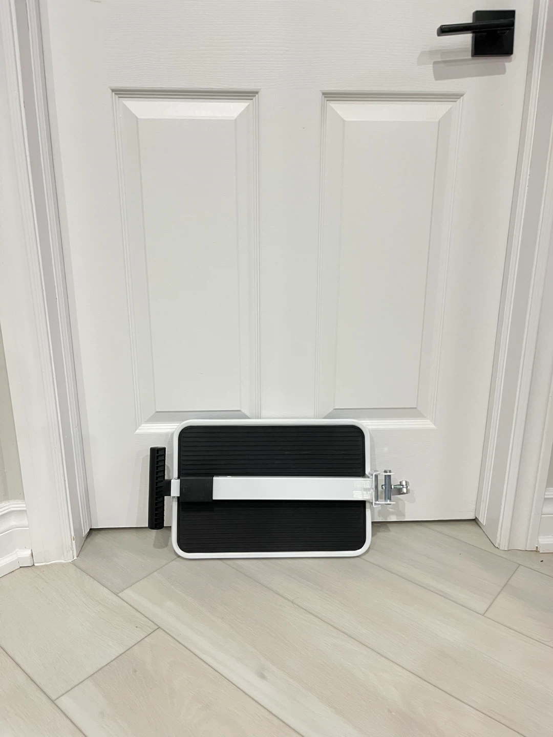 New Foldable Step Stool w/ Handle - photo 4