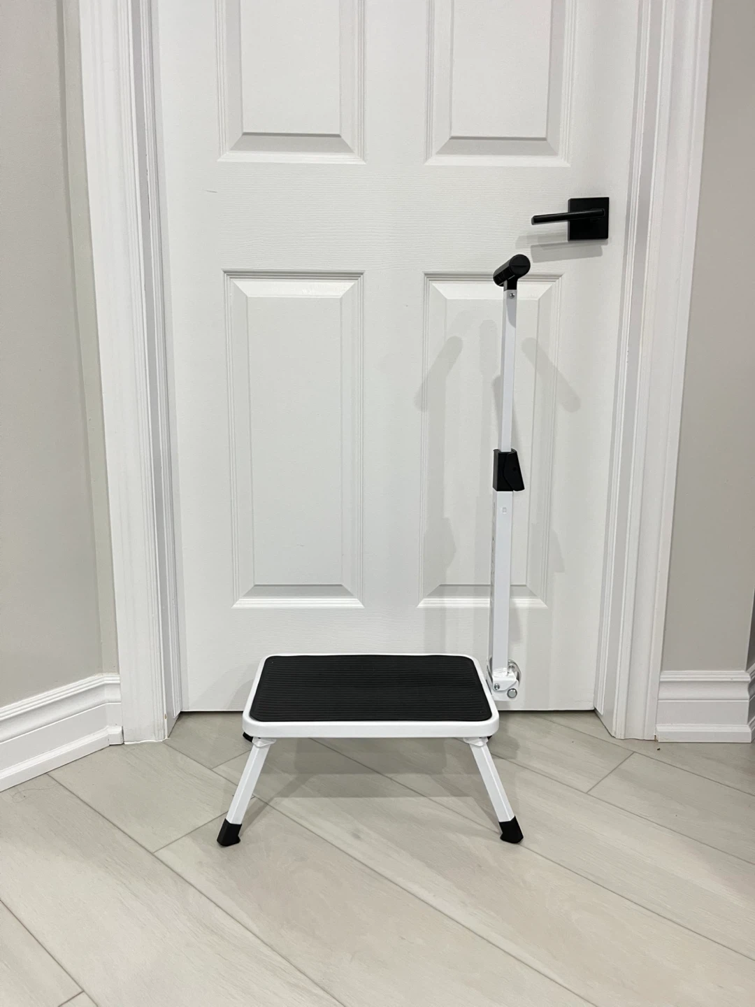 New Foldable Step Stool w/ Handle