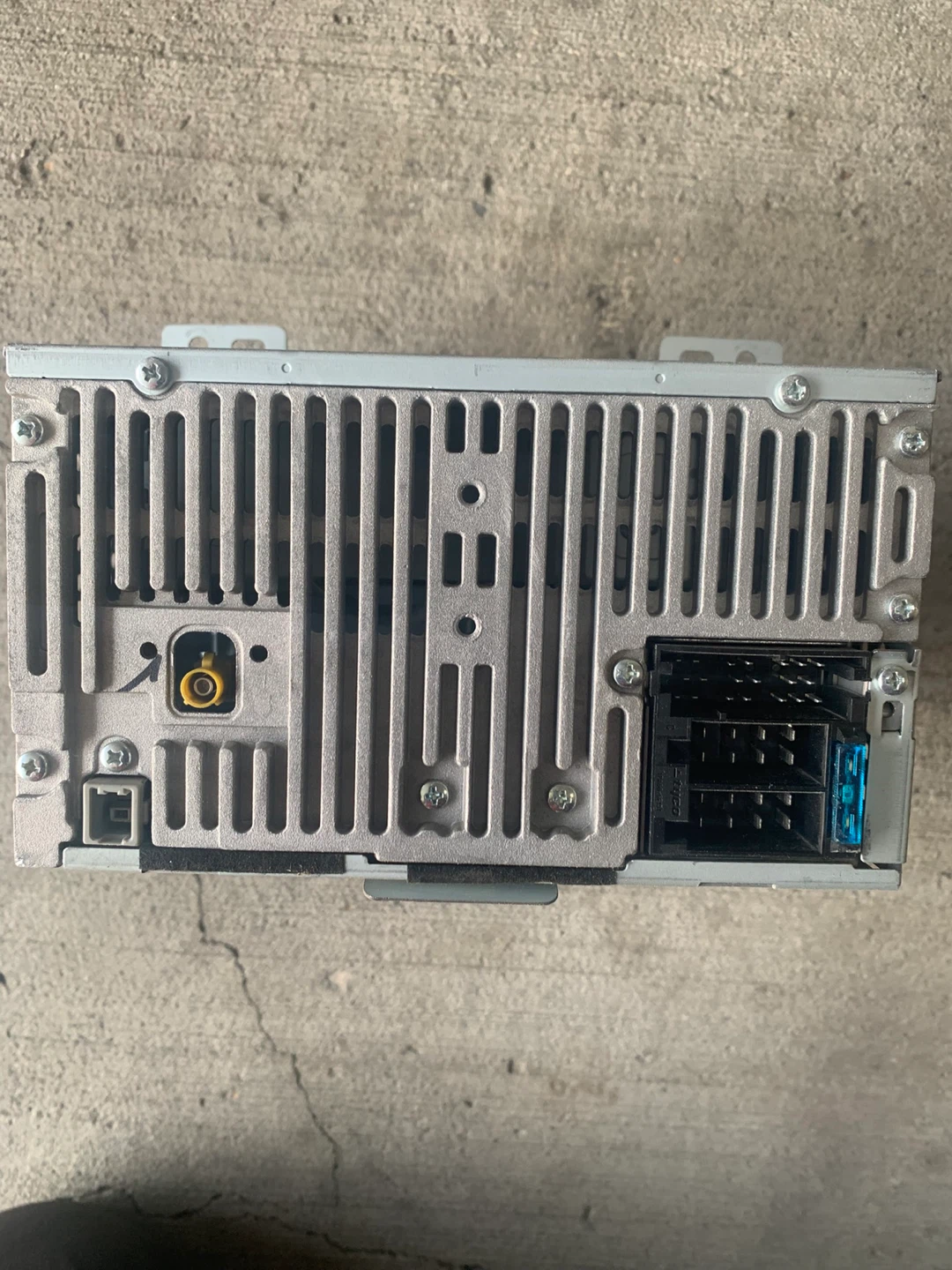 Hyundai A200 CMCAXM Car Radio Stereo CD MP3 AUX - photo 3