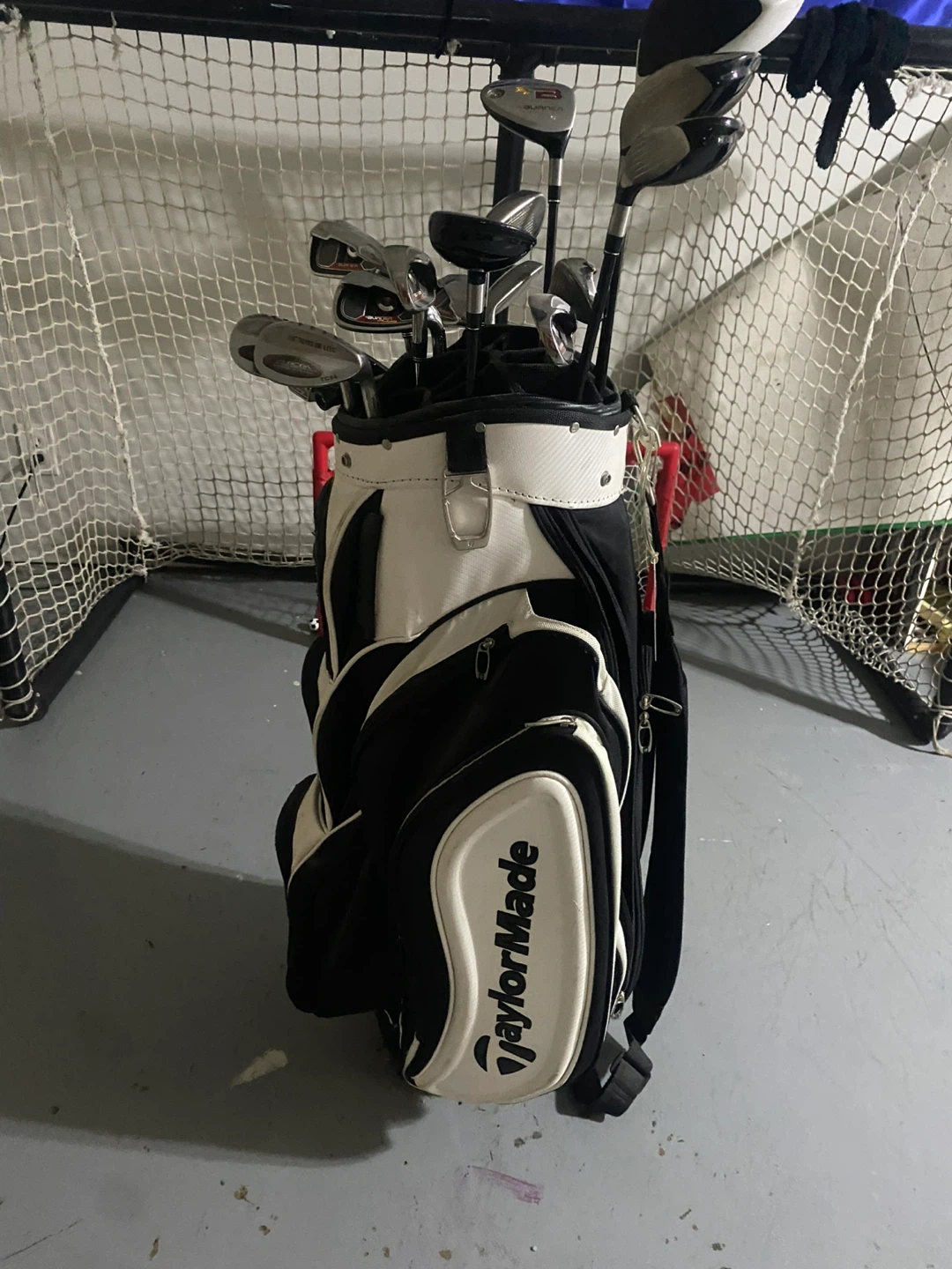 TaylorMade Golf Clubs and Bag Set