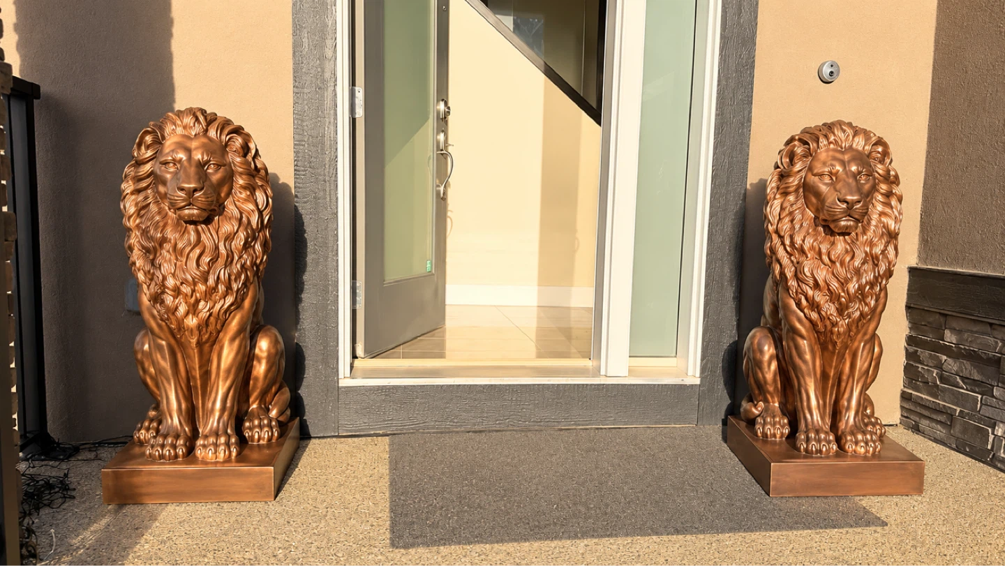 Bronze Lion Statue - photo 2