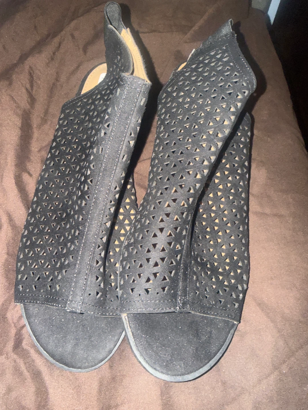 Black Laser-Cut Wedge Sandals - photo 2