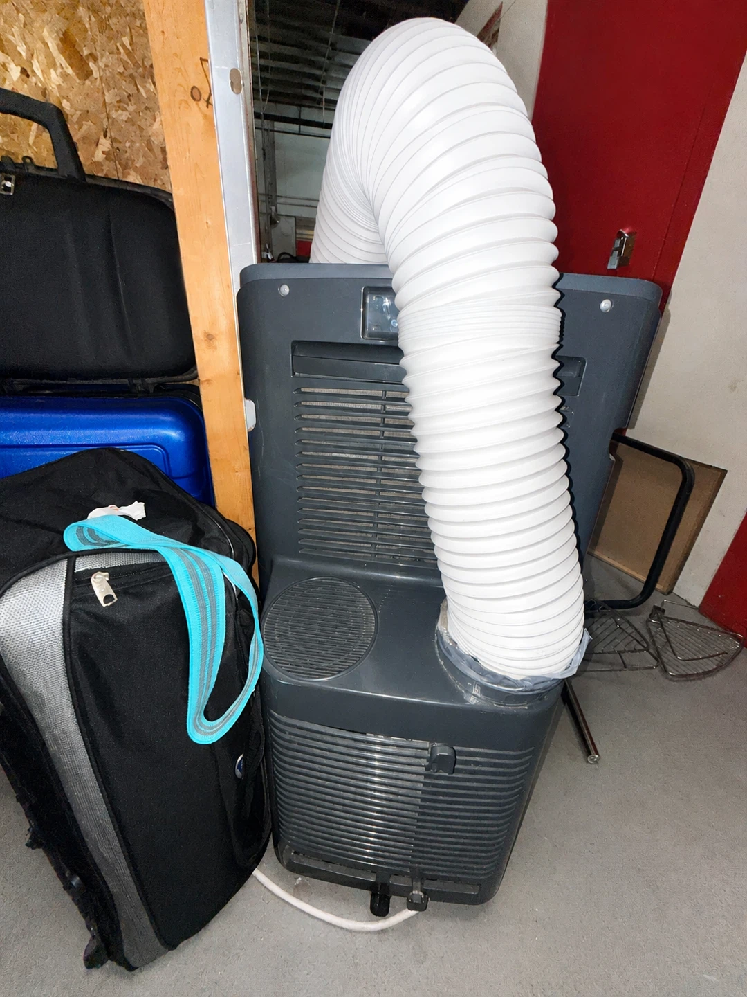 LG Portable Air Conditioner with Exhaust Hose - photo 4