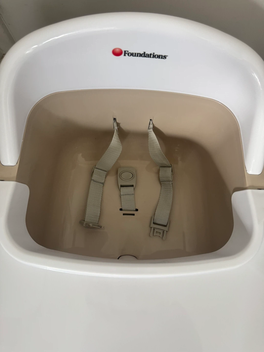 Low Feeding Chair Like New Used Less then 10 days Retails $130+ - photo 4