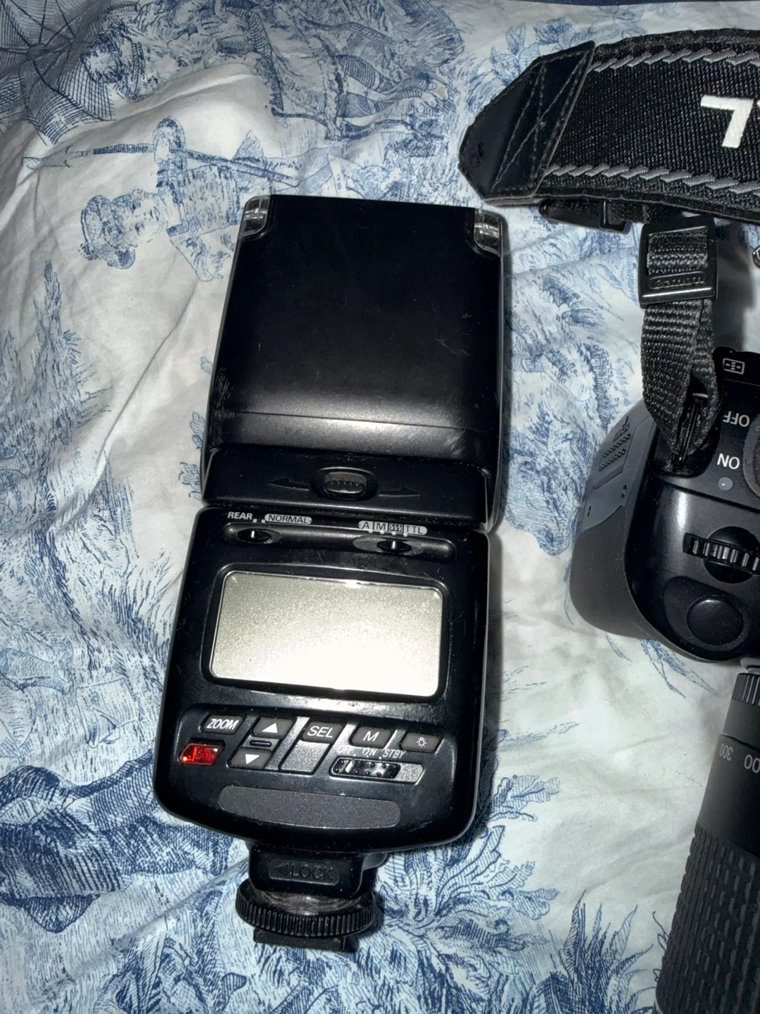 Canon EOS Digital Rebel XTi  with Flash and Lens - photo 4