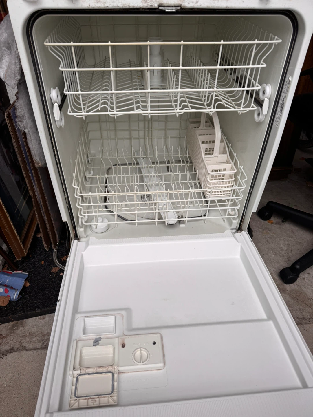 Frigidaire UltraQuiet III Dishwasher - photo 3