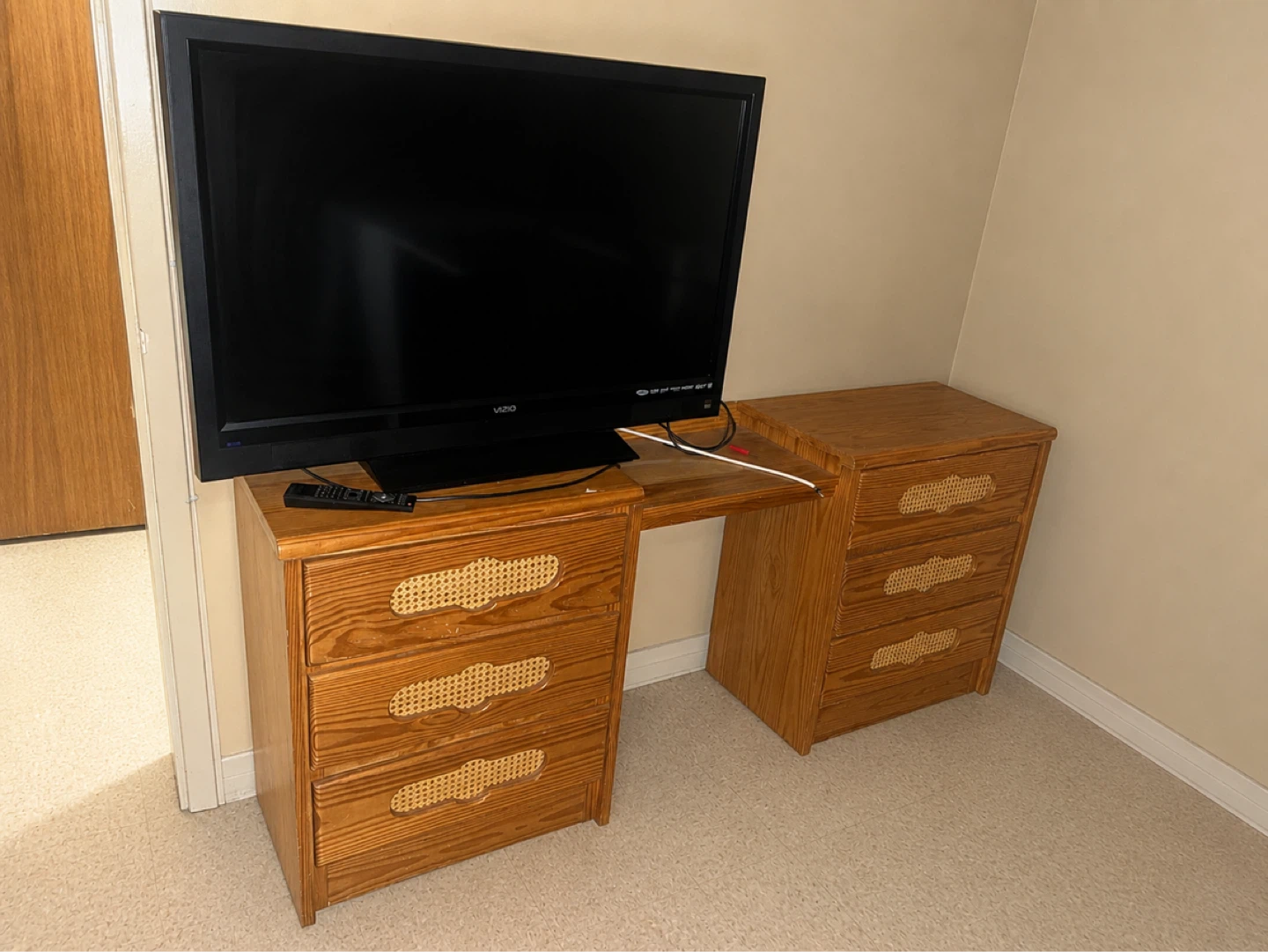 42’ inch Vizio TV with remote