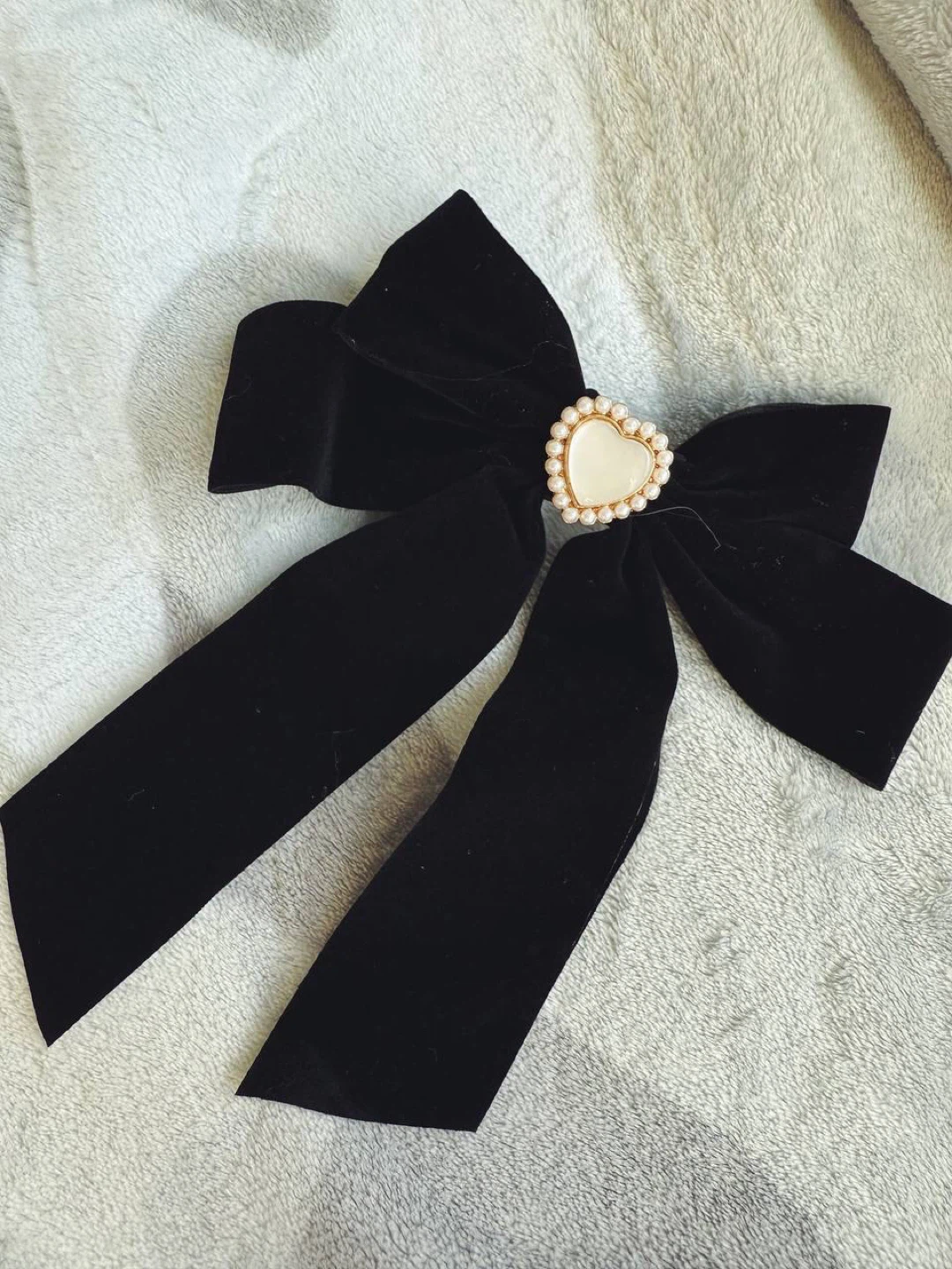 Black velvet bow with a pearl heart - photo 5