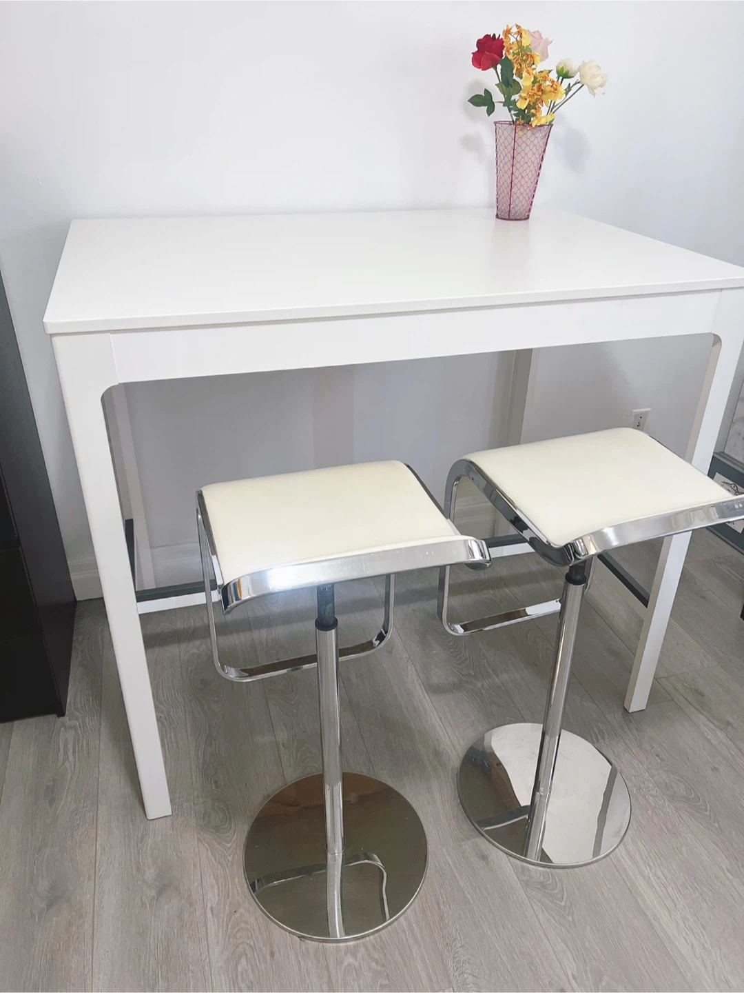 High Table with 2 high quality Bar Stools,delivery available - photo 2