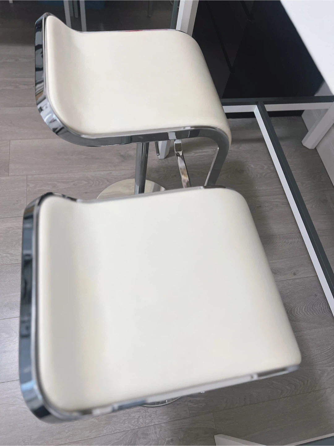 High Table with 2 high quality Bar Stools,delivery available - photo 5