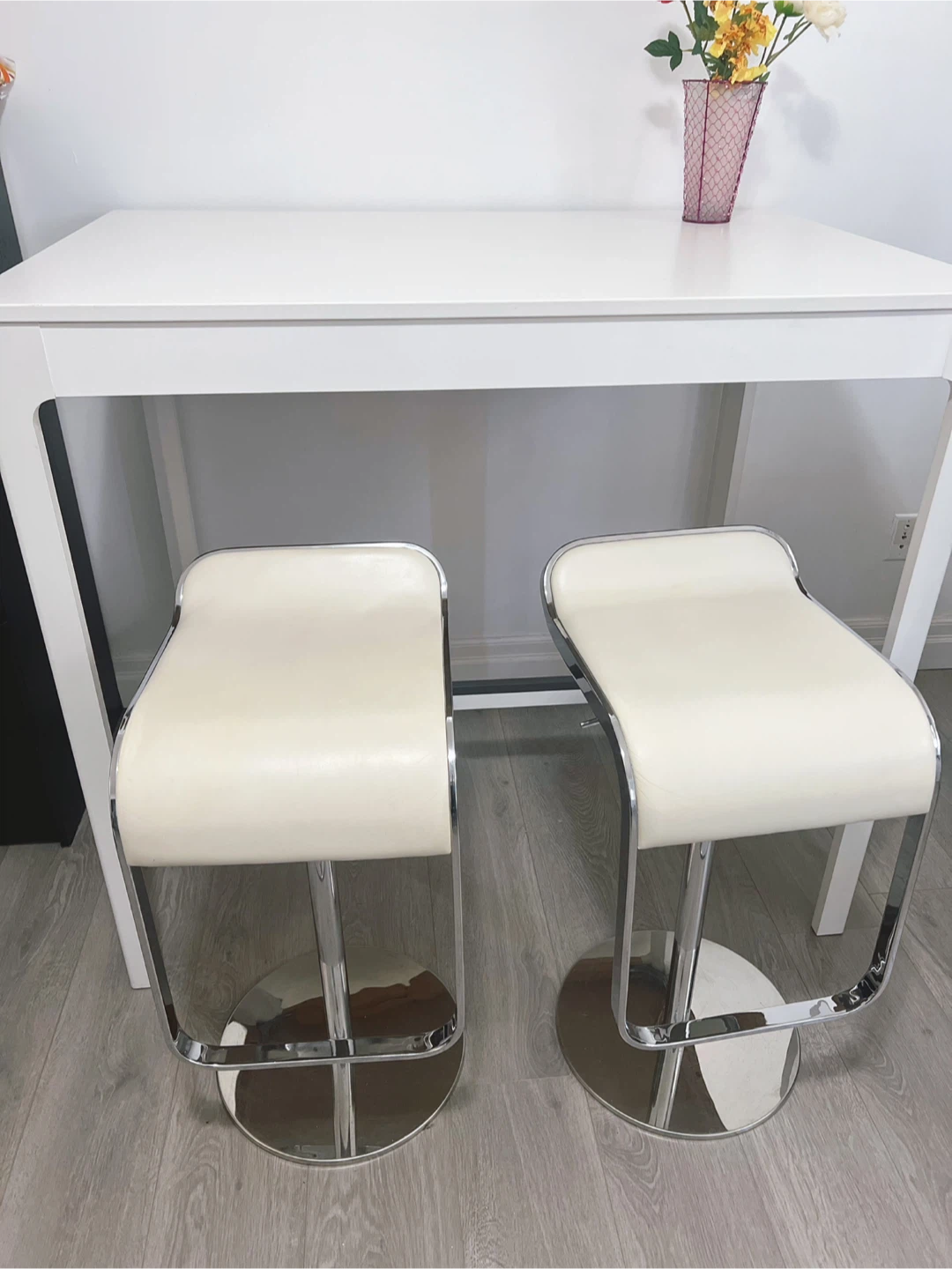 High Table with 2 high quality Bar Stools,delivery available - photo 3