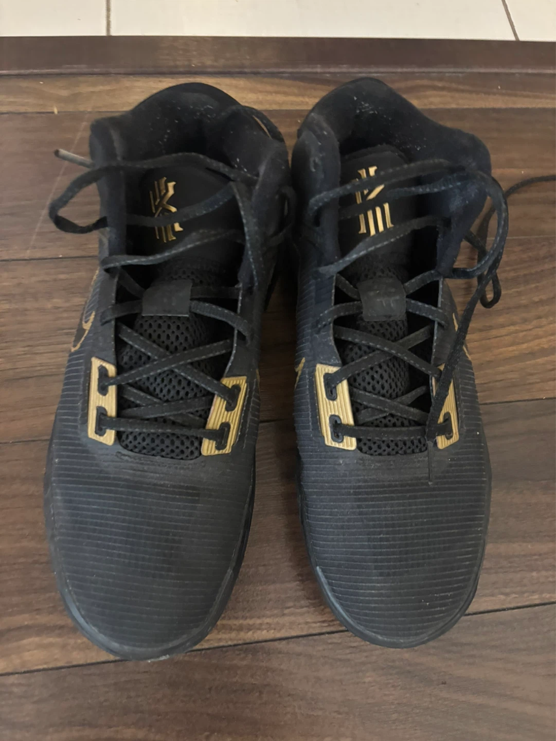 Nike Kyrie Flytrap II Basketball Shoes - Black/Gold - Size 8